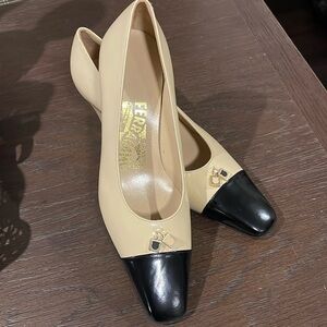 NWOB Salvatore Ferragamo Classic heels, size 4